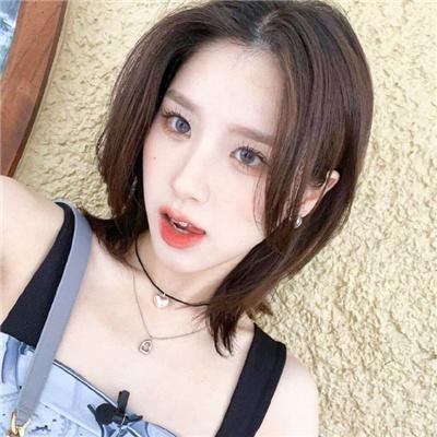 沙滩上的夏娃